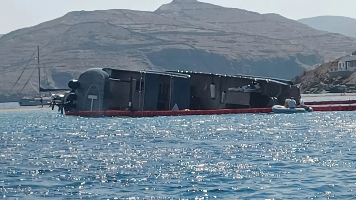 Luxusní superjachta ve stylu Jamese Bonda se potopila u pobřeží Řecka